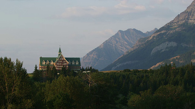 高山高原上的大型旅馆。视频素材