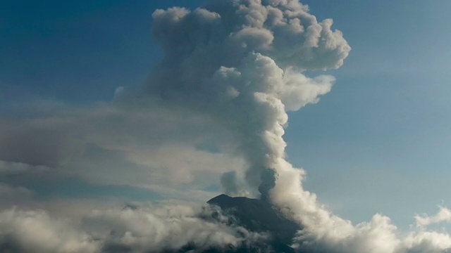 2014年2月，厄瓜多尔通古拉瓦火山爆发视频素材