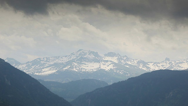 赛赛山坳周围的山景。视频素材