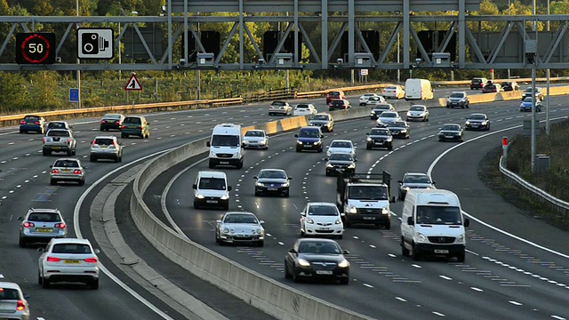 M25高速公路交通高峰期视频素材