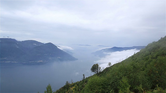 时间的云澄清在山湖视频素材