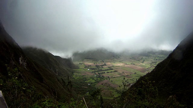 延时火山pululahua火山口视频素材