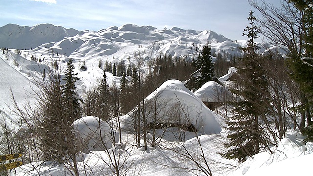 斯洛维尼亚Triglav的Bohinj滑雪场和滑雪场缆车视频素材