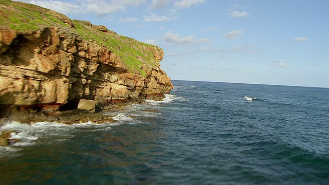 美国考艾岛/夏威夷岛，沿纳帕利海岸低空逼近视频素材