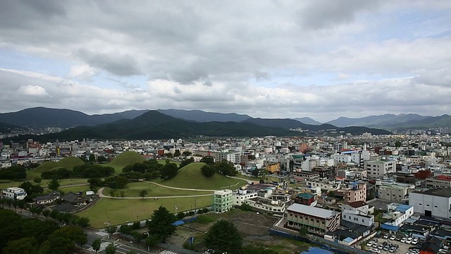 皇家陵墓(联合国教科文组织)在庆州市视频素材