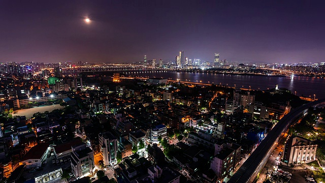 夜景麻坡谷住宅区后面的汉江和友ido商业区视频素材