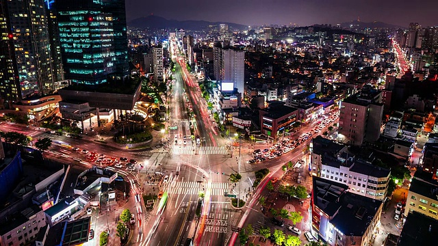 Mecenapolice购物中心附近的交通夜景(hajeong车站交叉口)视频素材