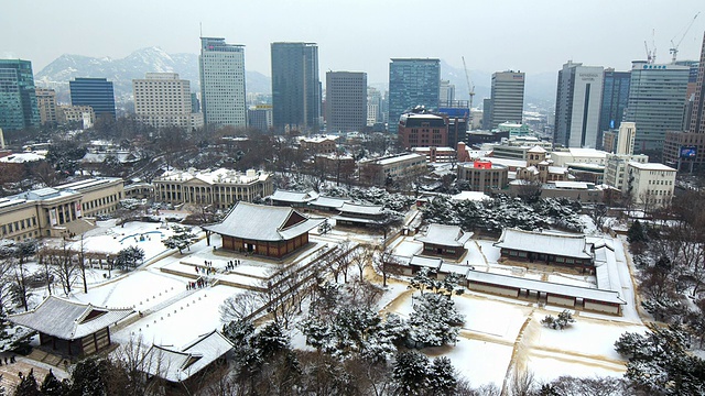 德sugung宫的正和全大厦和摩天大楼的雪景视频素材