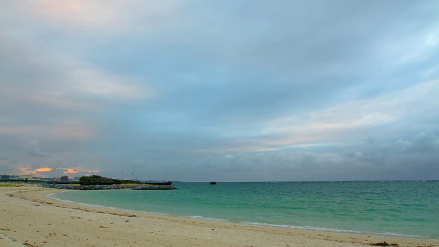 -日落时分的海滩。视频素材