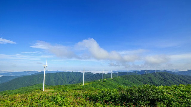 江原道太极山的风力发电机视频素材