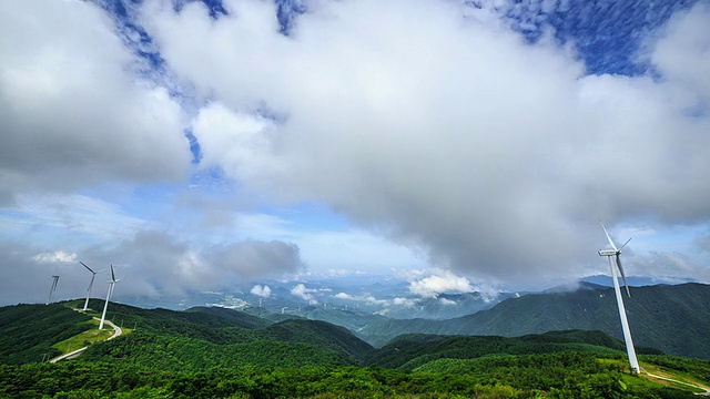 江原道太极山的风力发电机视频素材