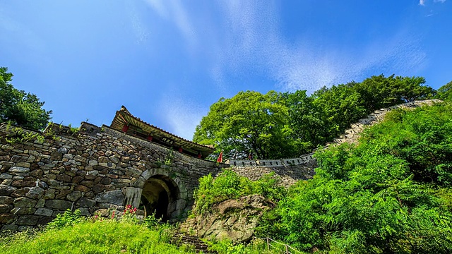 南山城古堡景(韩国历史遗址57号，联合国教科文组织世界遗产)视频素材