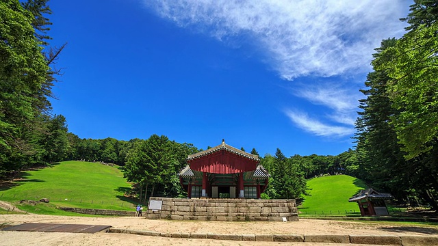 位于朝鲜皇陵光陵的贞熙皇后贞阁(韩国历史遗址197，联合国教科文组织世界遗产地)视频素材