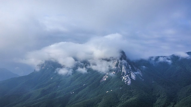 雪山蔚山岩云海景观视频素材