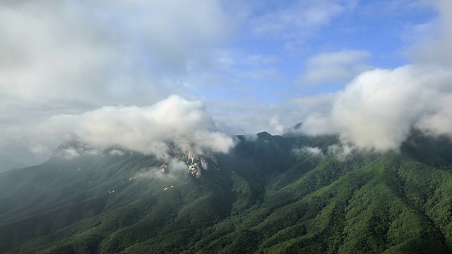 雪山蔚山岩云海景观视频素材