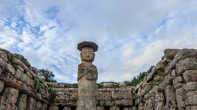 拍摄于三留大原寺(韩国历史遗址197)的立石像，韩国宝藏96视频素材