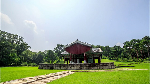 朝鲜王陵古里洞陵的金龙景观(韩国历史遗址193，联合国教科文组织世界遗产)视频素材