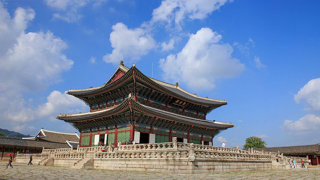 景福宫(古宫)的Geunjeongjeon(景福宫的主要建筑)视频素材