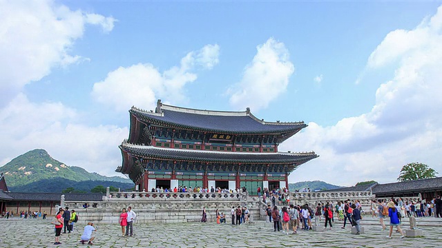 景福宫(古宫)的Geunjeongjeon(景福宫的主要建筑)视频素材