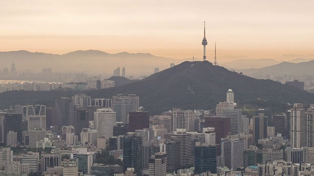 早上，北首尔塔和市中心的景色视频素材