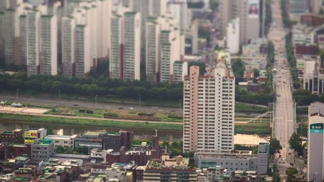 从永马山看东埠高速公路和城东谷住宅区视频素材