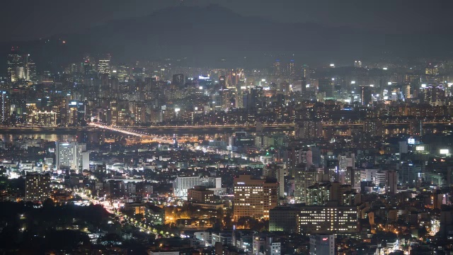 从龙马山看三城洞地区和jayang洞地区的夜景视频素材