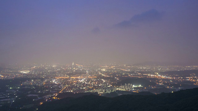 从北卡山看日落到夜晚的乐天世界大厦附近的市中心地区视频素材