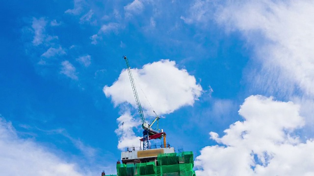 蓝天下的在建建筑视频素材