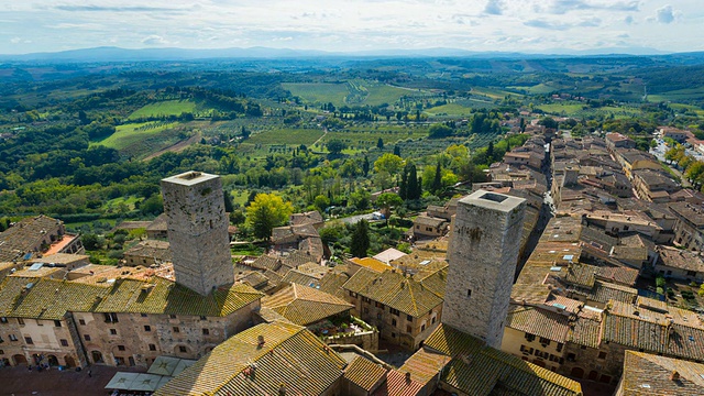 WS T/L HA View of San Gimignano towers / San Gimignano，托斯卡纳，意大利视频素材