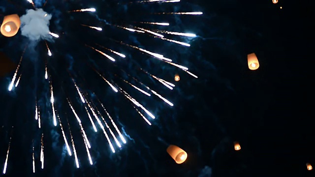 烟花与灯笼起飞视频素材