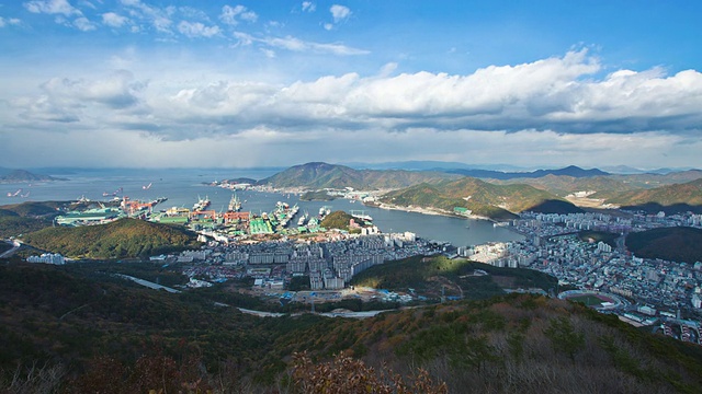 高贤港区和流动的云视频素材