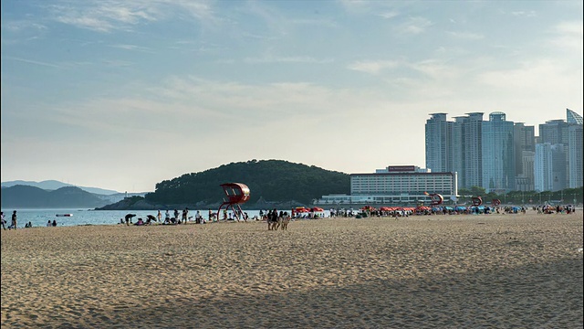 海云台海滩上的人们视频素材