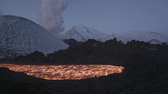 火山。河的熔岩。俄罗斯堪察加半岛。视频素材