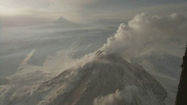 天线。火山。俄罗斯堪察加半岛视频素材