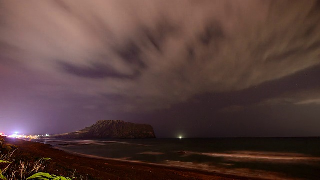 城山一室峰夜景和流云(联合国教科文组织世界遗产)视频素材