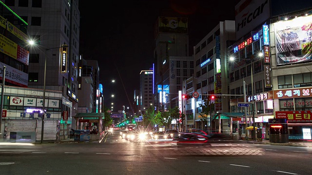 吉南诺区车辆行驶的夜景视频素材