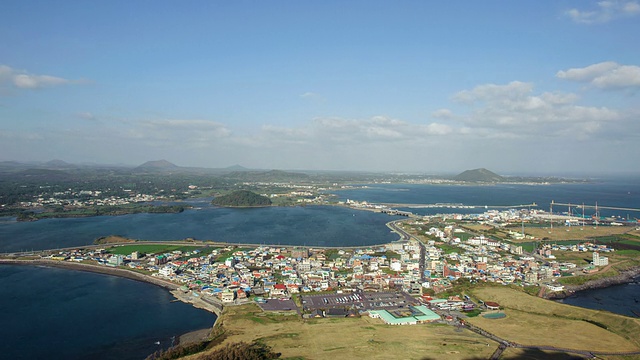 城山日春峰(联合国教科文组织世界遗产)的景观视频素材