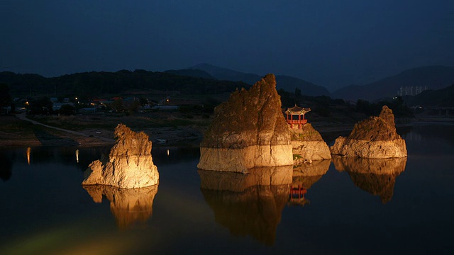 Dodamsambong凉亭夜景(Dodam three hills)视频素材