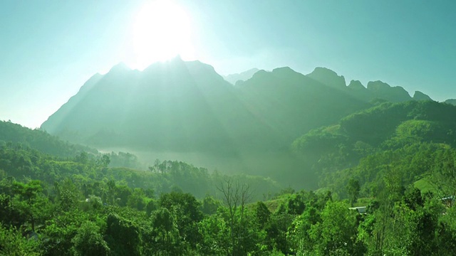 Doi Luang Chiang Dao山空中拍摄的日出视频素材