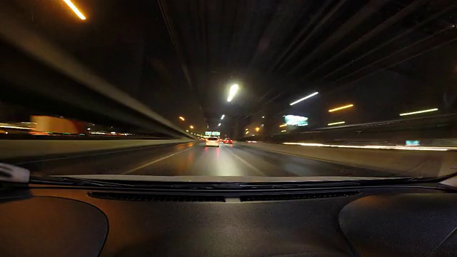 曼谷夜间驾车。视频素材