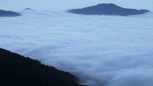 高清:云和山**时间流逝**，Rize，土耳其视频素材