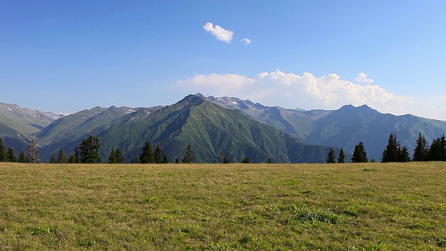 高清:云和山**时间流逝**，Rize，土耳其视频素材