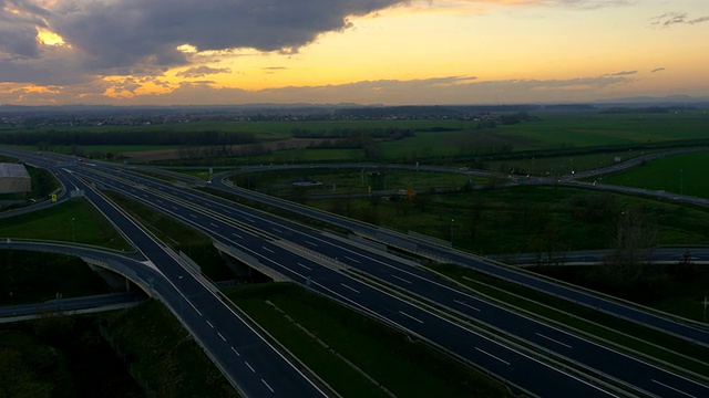 空中道路十字路口的黄昏视频素材