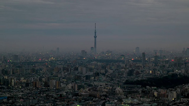 东京天际线的浓雾。视频素材