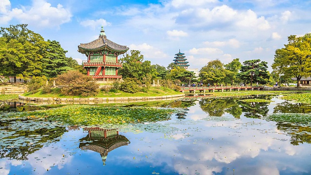 景福宫香原亭湖景/韩国首尔视频素材