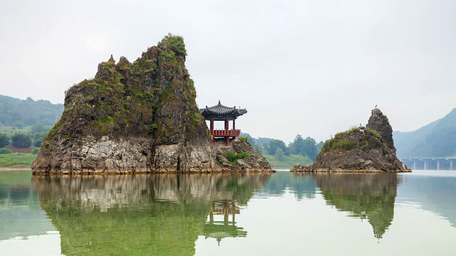 MS T/L Dodamsambong (Dodam三座山)与Gazebo / Dannyang, Chungcheongbuk do，韩国视频素材