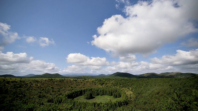 韩国济州岛，Yongnunioreum(西格wipo的冰岛火山)和Cinder Cone视频素材