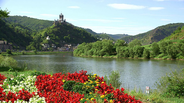 德国莱茵兰-普法尔茨摩泽尔山谷Reichsburg Castle / cochem的WS View of cochem视频素材