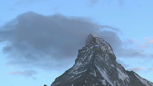 云移动在马特洪峰(4478)山/泽马特，瓦莱，瑞士视频素材