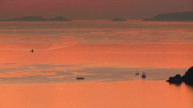 爱琴海夜景/圣托里尼，基克拉迪斯，希腊视频素材